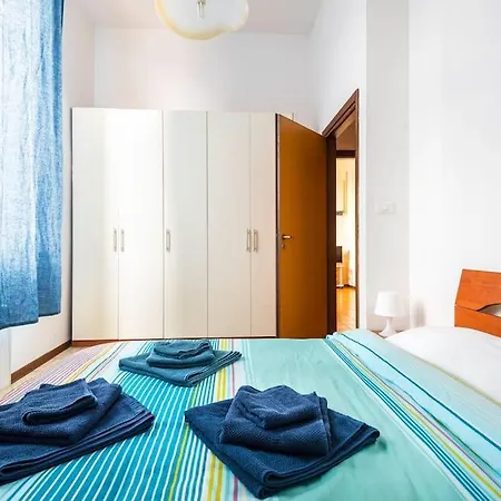 Center Train Station Apartment *